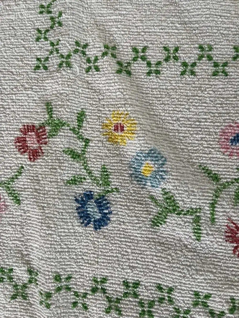 Vintage Floral Print Rectangular Tablecloth with Cross-Stitch Design